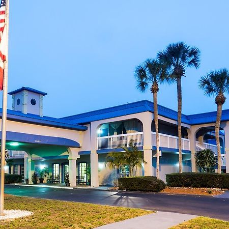 Quality Inn Tampa Lake Magdalene Экстерьер фото