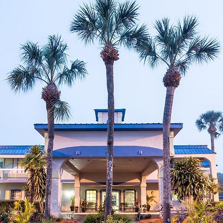 Quality Inn Tampa Lake Magdalene Экстерьер фото