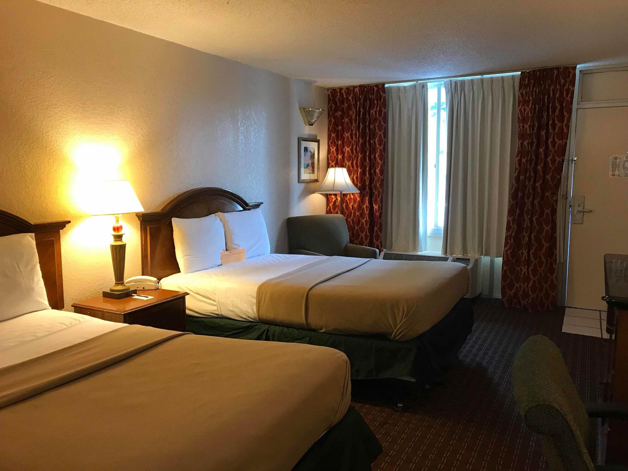 Quality Inn Tampa Lake Magdalene Экстерьер фото