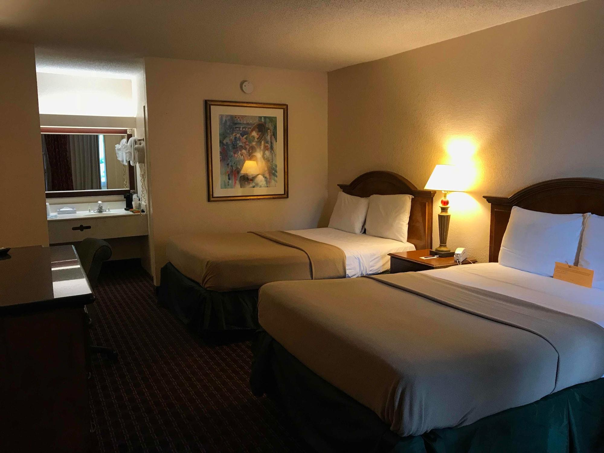 Quality Inn Tampa Lake Magdalene Экстерьер фото