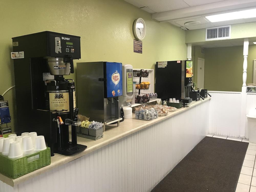 Quality Inn Tampa Lake Magdalene Экстерьер фото