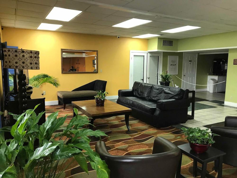 Quality Inn Tampa Lake Magdalene Экстерьер фото