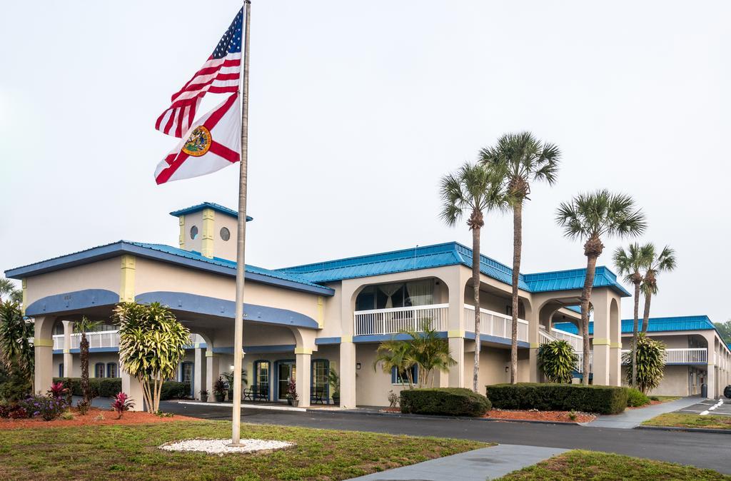 Quality Inn Tampa Lake Magdalene Экстерьер фото