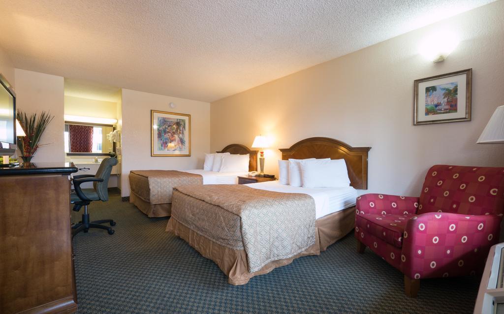 Quality Inn Tampa Lake Magdalene Экстерьер фото