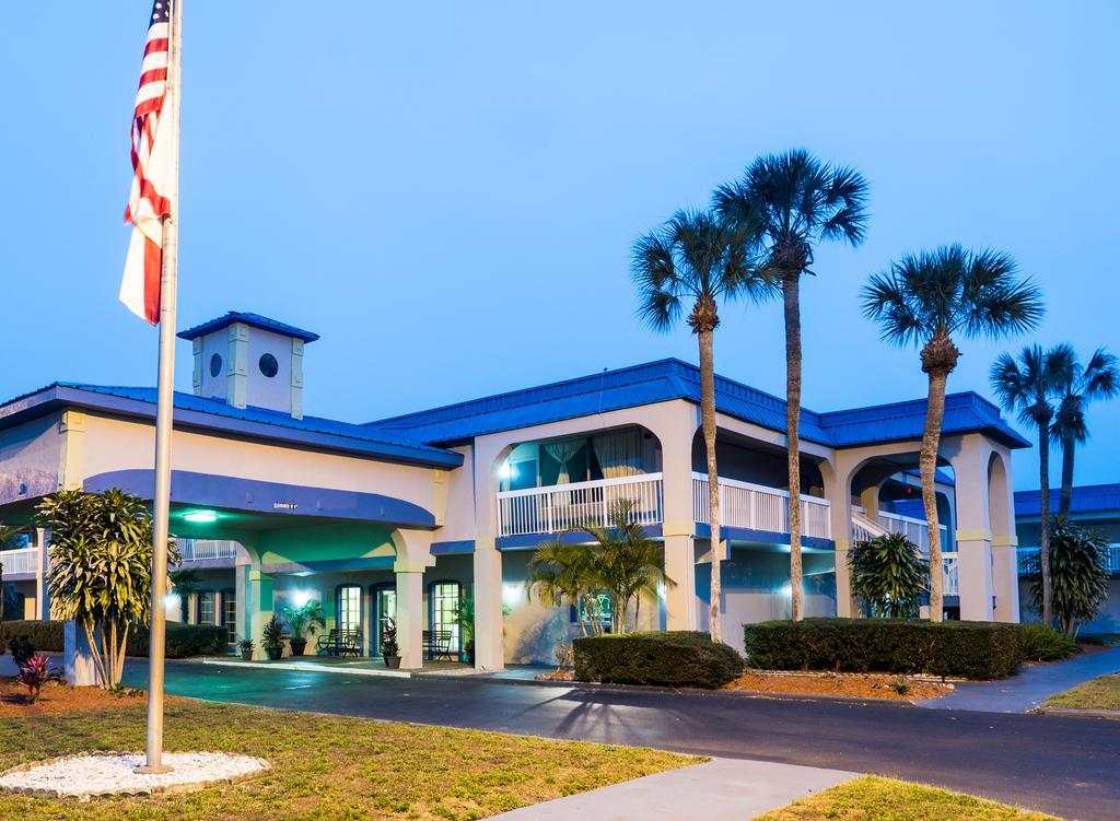Quality Inn Tampa Lake Magdalene Экстерьер фото
