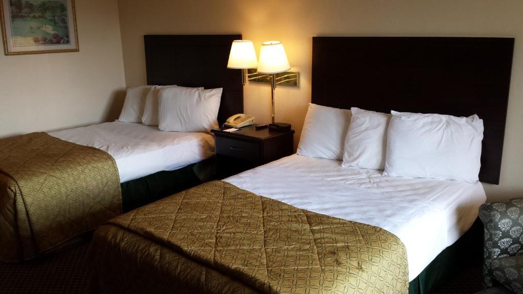 Quality Inn Tampa Lake Magdalene Номер фото