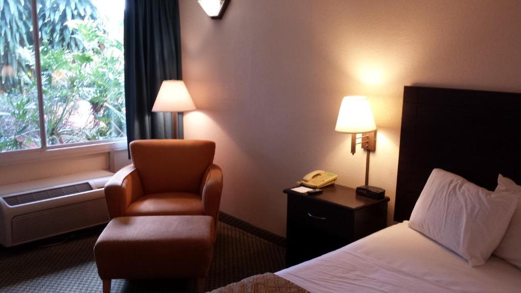 Quality Inn Tampa Lake Magdalene Номер фото
