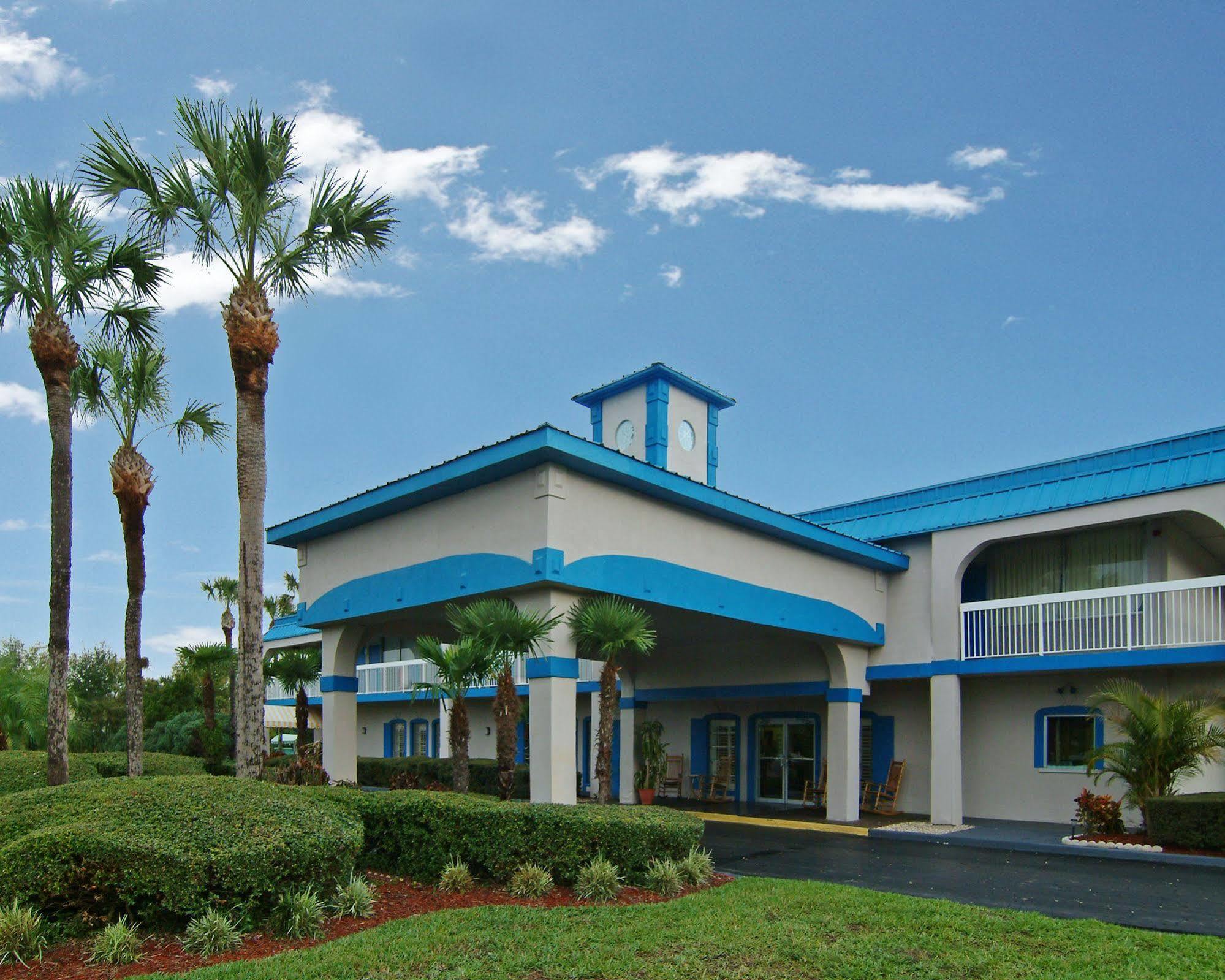 Quality Inn Tampa Lake Magdalene Экстерьер фото