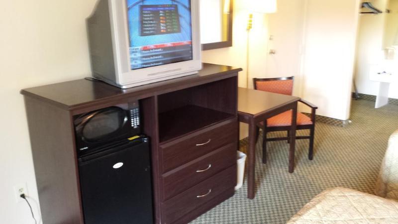 Quality Inn Tampa Lake Magdalene Экстерьер фото
